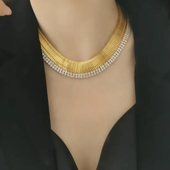 ♦️SALE♦️Luxury Chunky Cubic Zirconia Choker Necklace - Picture 4 of 16